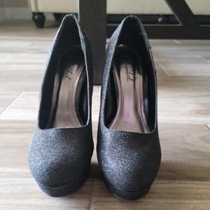 New Black Glitter Pumps